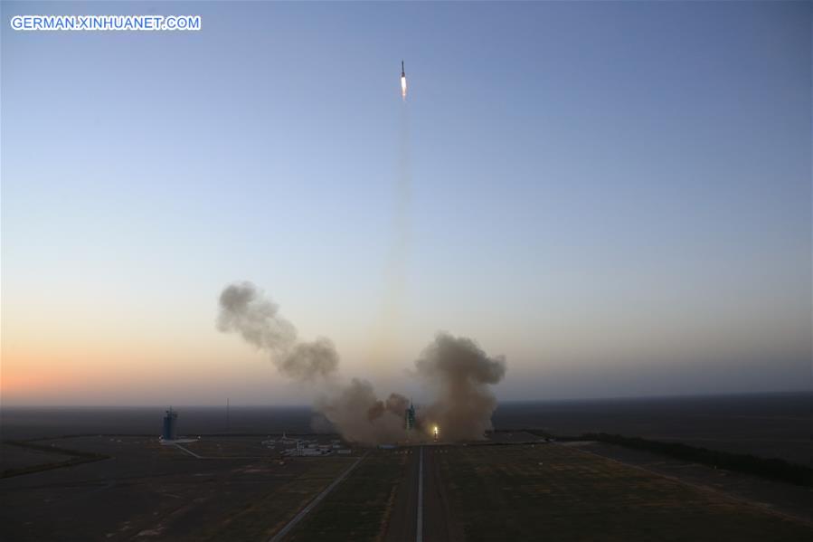 CHINA-JIUQUAN-SPACECRAFT-SHENZHOU-11-LAUNCH (CN)   