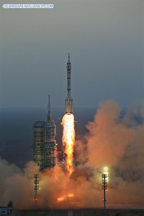 CHINA-JIUQUAN-SPACECRAFT-SHENZHOU-11-LAUNCH (CN)   