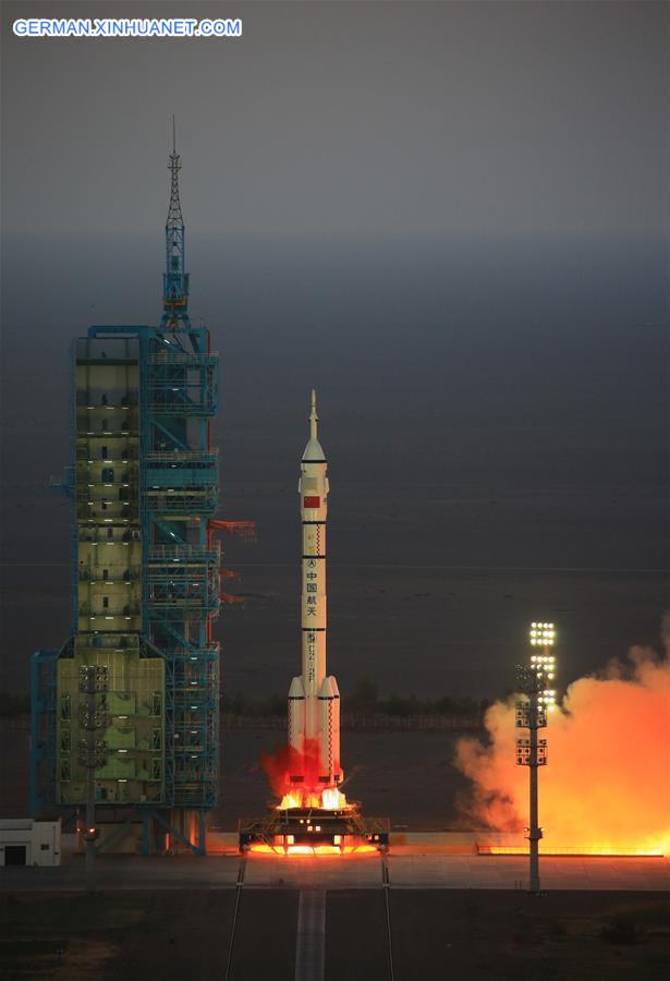 CHINA-JIUQUAN-SPACECRAFT-SHENZHOU-11-LAUNCH (CN)   