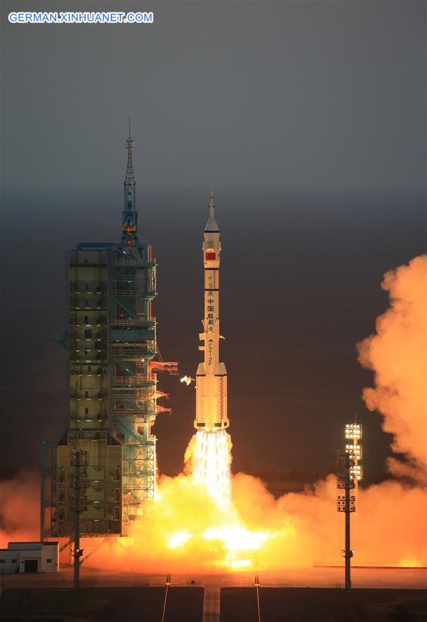 (XINHUA INSIGHT) CHINA-JIUQUAN-SPACECRAFT-SHENZHOU-11-LAUNCH (CN)