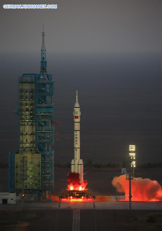 CHINA-JIUQUAN-SPACECRAFT-SHENZHOU-11-LAUNCH (CN)   