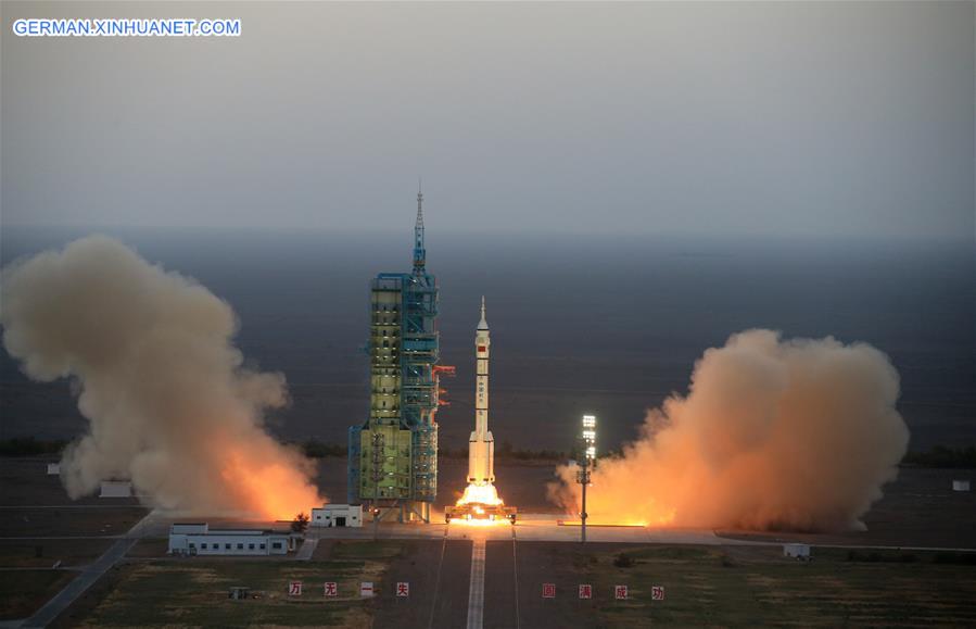 CHINA-JIUQUAN-SPACECRAFT-SHENZHOU-11-LAUNCH (CN)   