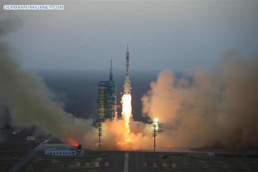 CHINA-JIUQUAN-SPACECRAFT-SHENZHOU-11-LAUNCH (CN)   