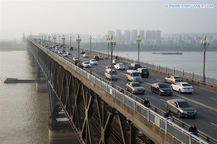 #CHINA-NANJING-YANGTZE RIVER BRIDGE-CLOSE (CN)