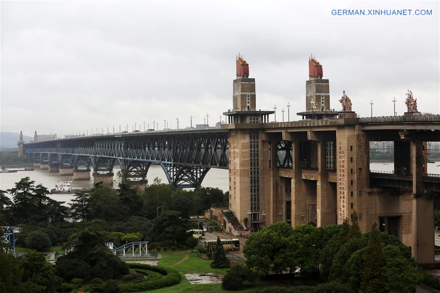 #CHINA-NANJING-YANGTZE RIVER BRIDGE-CLOSE (CN)