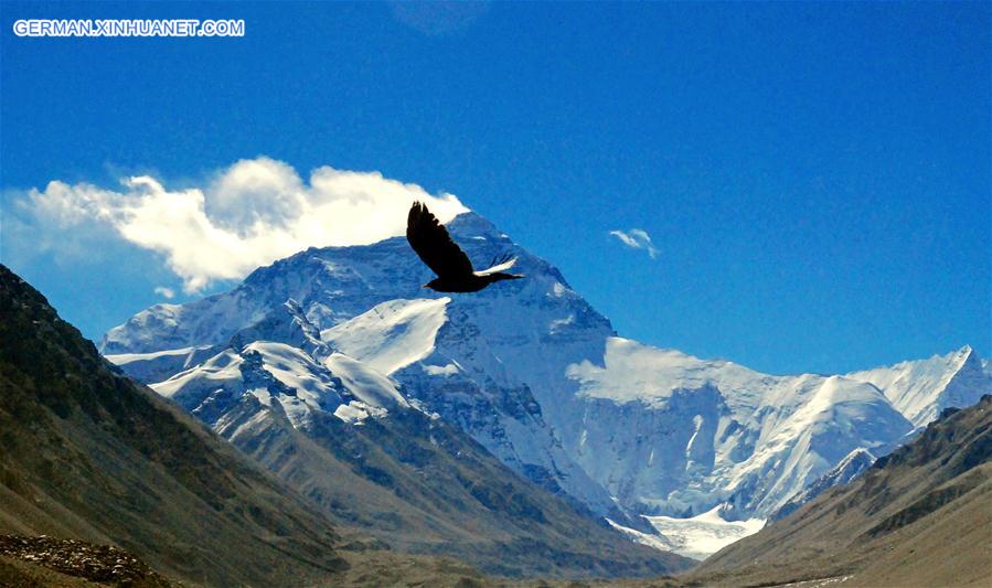 CHINA-MOUNT QOMOLANGMA-SCENERY (CN) 