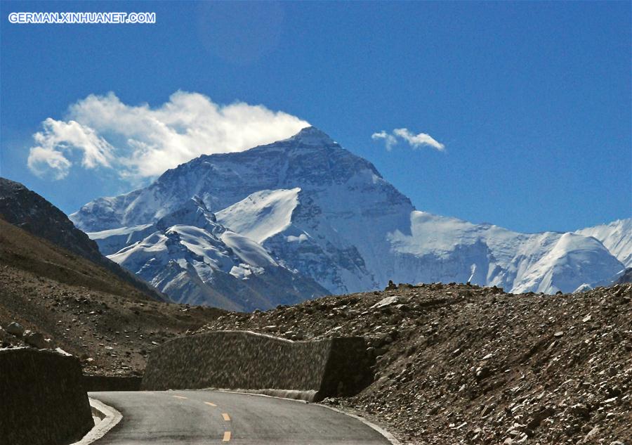 CHINA-MOUNT QOMOLANGMA-SCENERY (CN) 