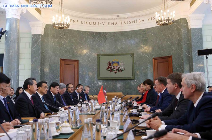 LATVIA-RIGA-LI KEQIANG-KUCINSKIS-TALKS (CN)