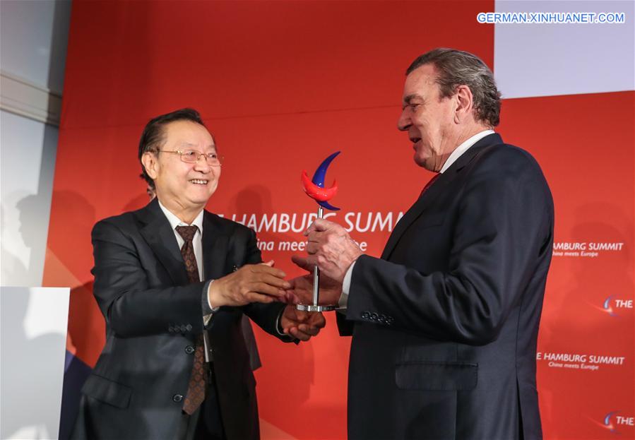GERMANY-HAMBURG-HAMBURG SUMMIT-SCHROEDER-CHINA-EUROPE FRIENDSHIP AWARD