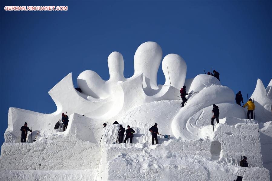 CHINA-HARBIN-SNOW SCULPTURE (CN)