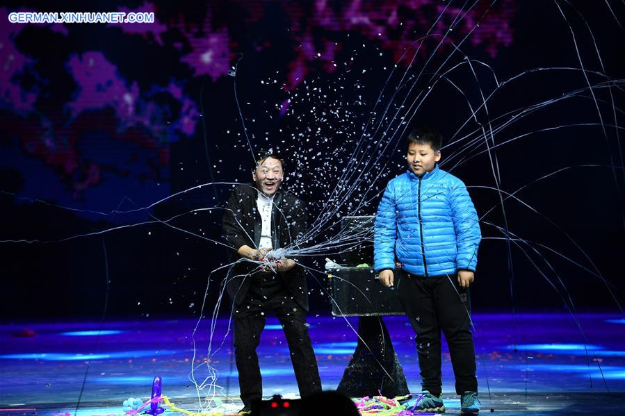 CHINA-HENAN-ACROBATICS FESTIVAL-MAGIC SHOW (CN) 