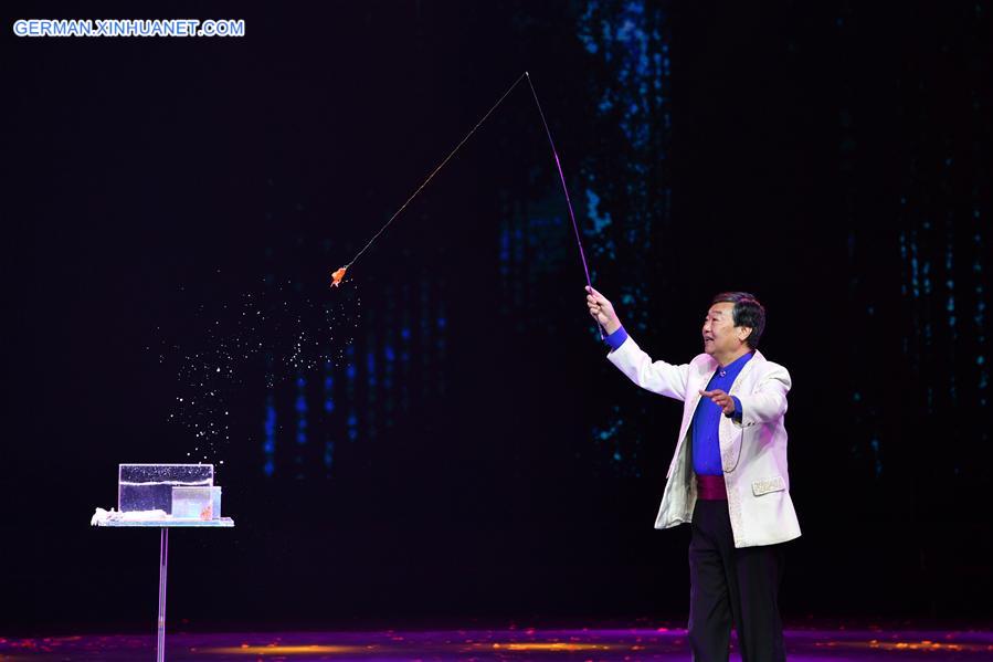 CHINA-HENAN-ACROBATICS FESTIVAL-MAGIC SHOW (CN) 