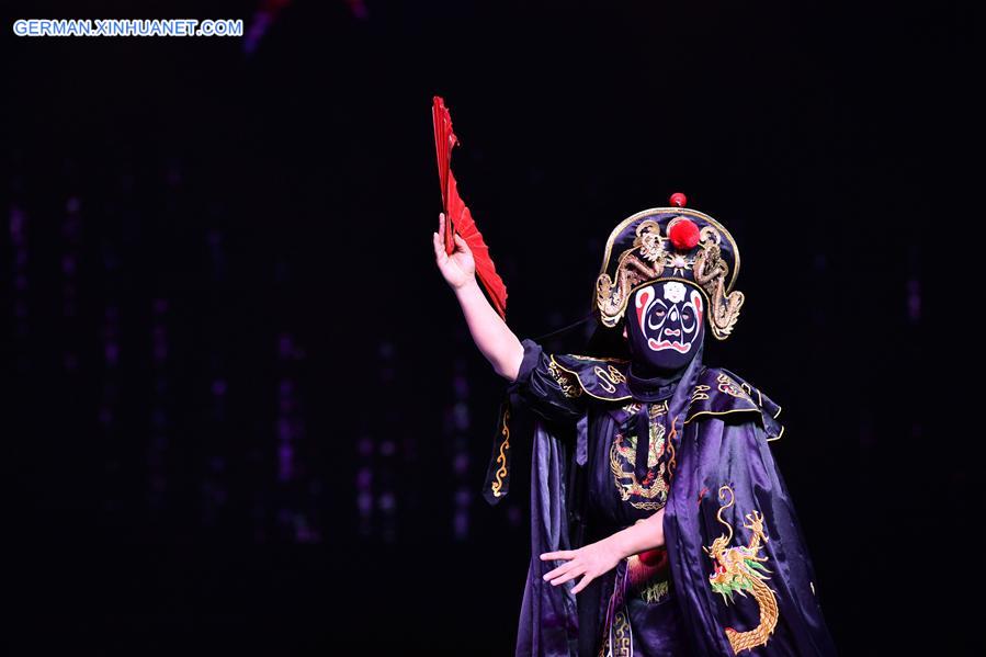 CHINA-HENAN-ACROBATICS FESTIVAL-MAGIC SHOW (CN) 