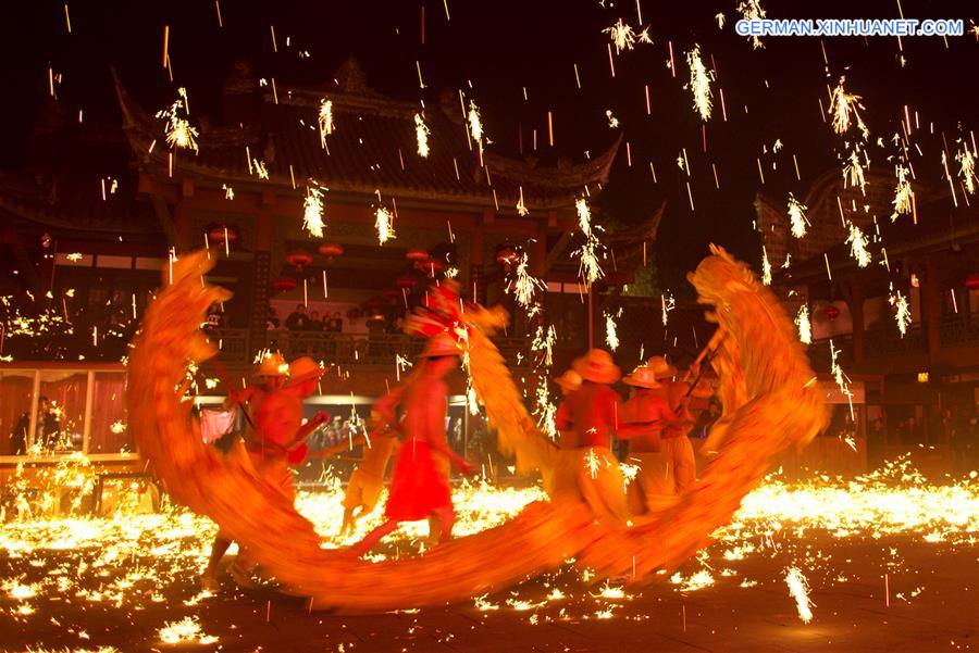 #CHINA-CHENGDU-FIRE DRAGON DANCE (CN)