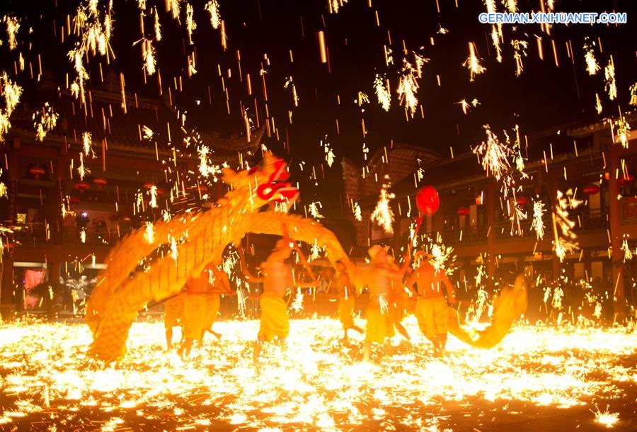 #CHINA-CHENGDU-FIRE DRAGON DANCE (CN)