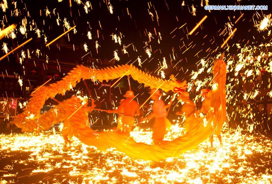 #CHINA-CHENGDU-FIRE DRAGON DANCE (CN)