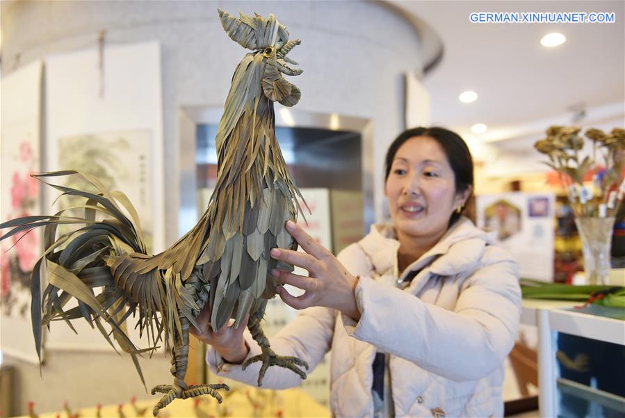 #CHINA-HENAN-LUOYANG-PALM-PLAITED ROOSTERS (CN)
