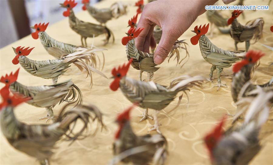 #CHINA-HENAN-LUOYANG-PALM-PLAITED ROOSTERS (CN)