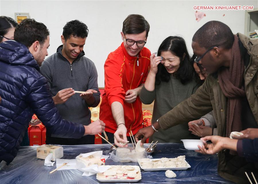 CHINA-SHANGHAI-LUNAR NEW YEAR-FOREIGN STUDENTS (CN)