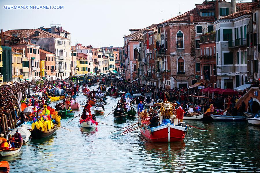 ITALY-VENICE-CARNIVAL-WATER PARADE
