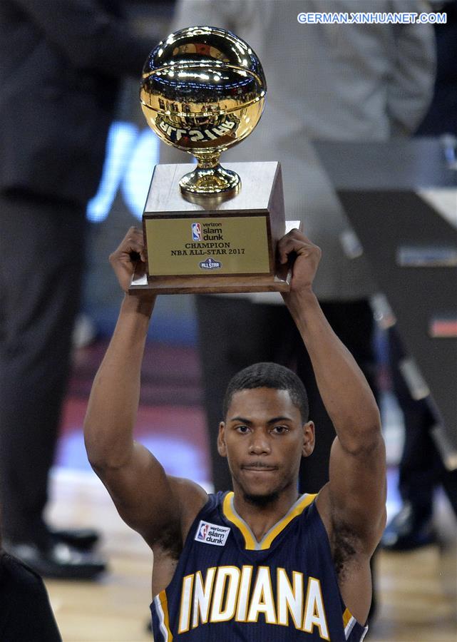 （体育）（2）篮球——NBA全明星周末：罗宾逊三世夺得扣篮大赛冠军