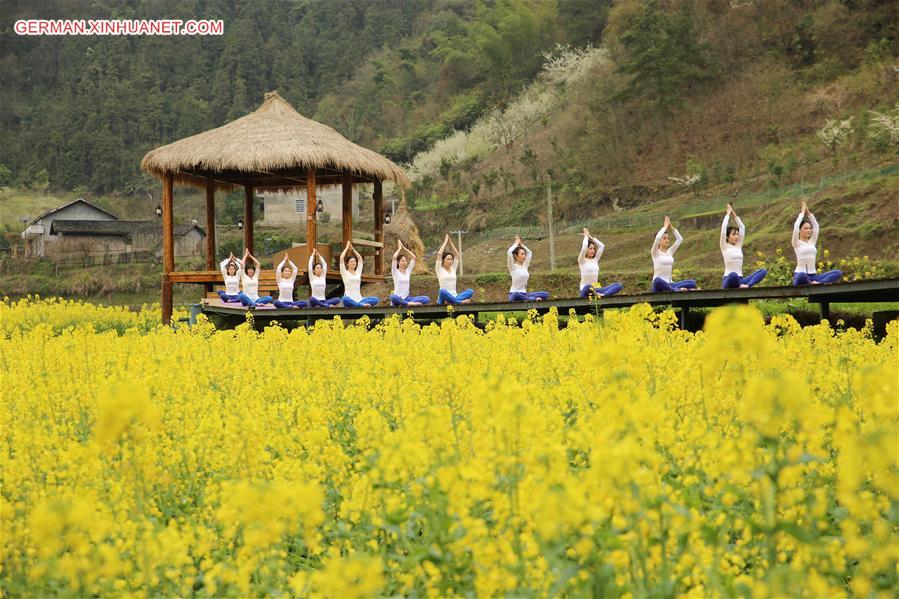 #CHINA-HUNAN-ZHANGJIAJIE-FLOWER-YOGA(CN)