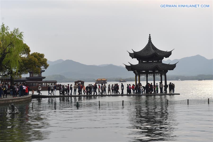 CHINA-HANGZHOU-WEST LAKE-QINGMING HOLIDAY-TOURISM (CN)