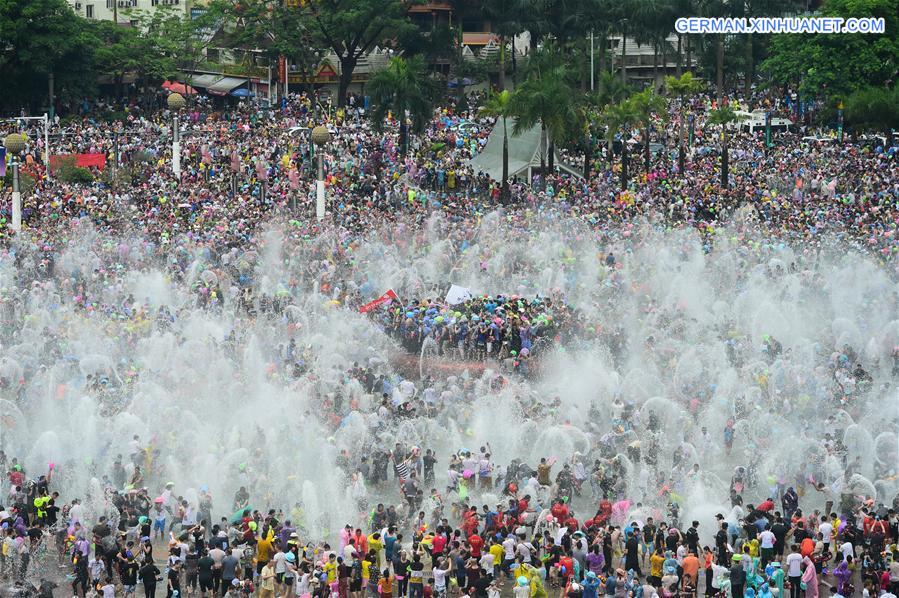 CHINA-YUNNAN-XISHUANGBANNA-WATER SPRINKLING FESTIVAL (CN)