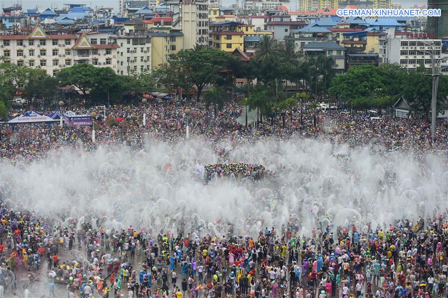 CHINA-YUNNAN-XISHUANGBANNA-WATER SPRINKLING FESTIVAL (CN)