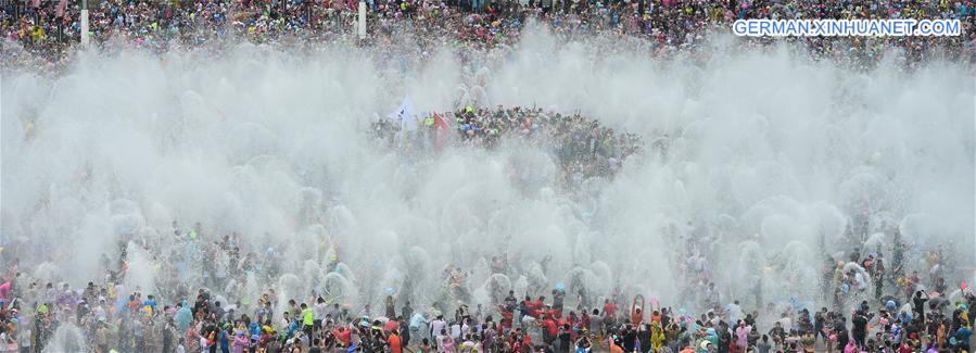 CHINA-YUNNAN-XISHUANGBANNA-WATER SPRINKLING FESTIVAL (CN)