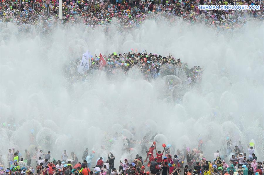 CHINA-YUNNAN-XISHUANGBANNA-WATER SPRINKLING FESTIVAL (CN)