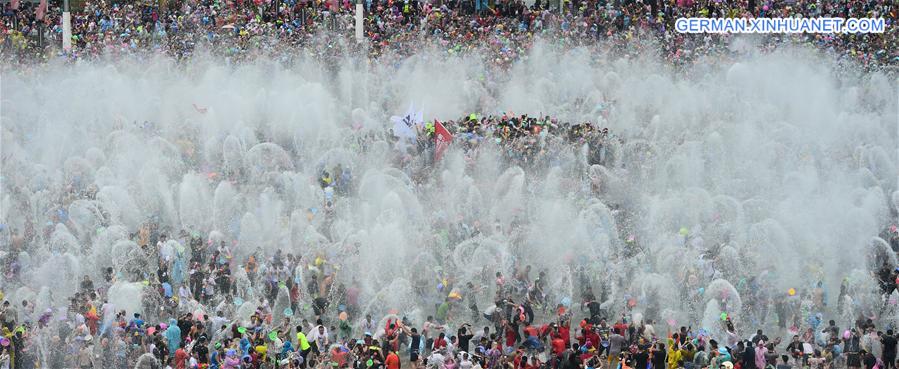 CHINA-YUNNAN-XISHUANGBANNA-WATER SPRINKLING FESTIVAL (CN)