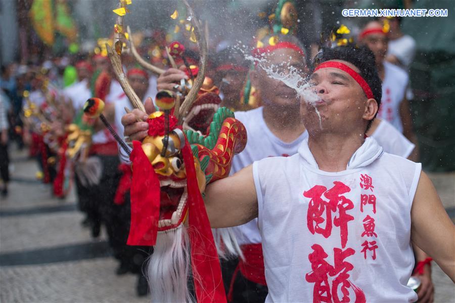 CHINA-MACAO-BIRTH OF BUDDHA-DRUNKEN DRAGON DANCE (CN)