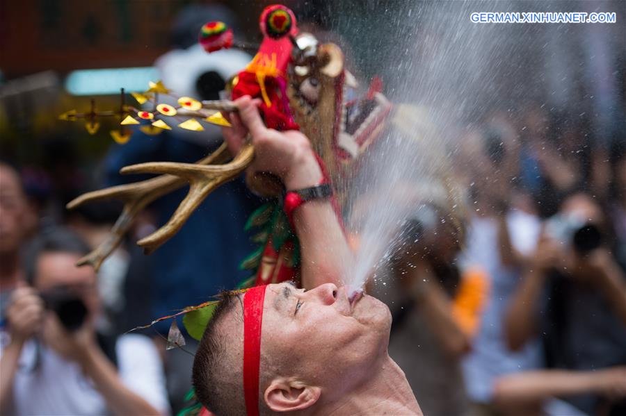 CHINA-MACAO-BIRTH OF BUDDHA-DRUNKEN DRAGON DANCE (CN)