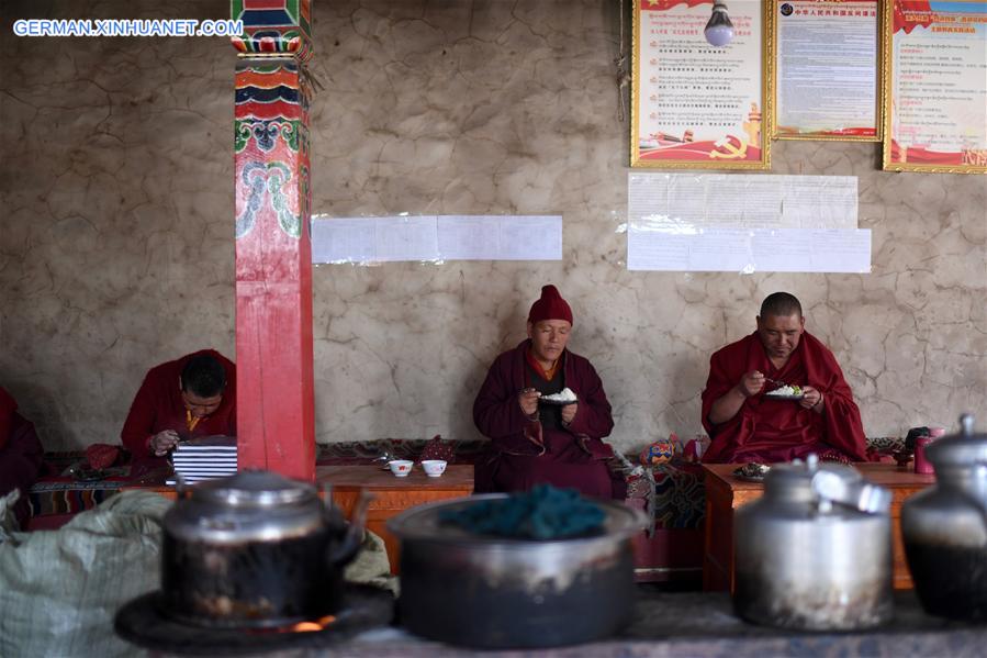 CHINA-TIBET-RONGPU MONASTERY-BUDDHISM-LIFE(CN)