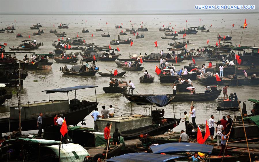 CHINA-POYANG LAKE-FISHING(CN)