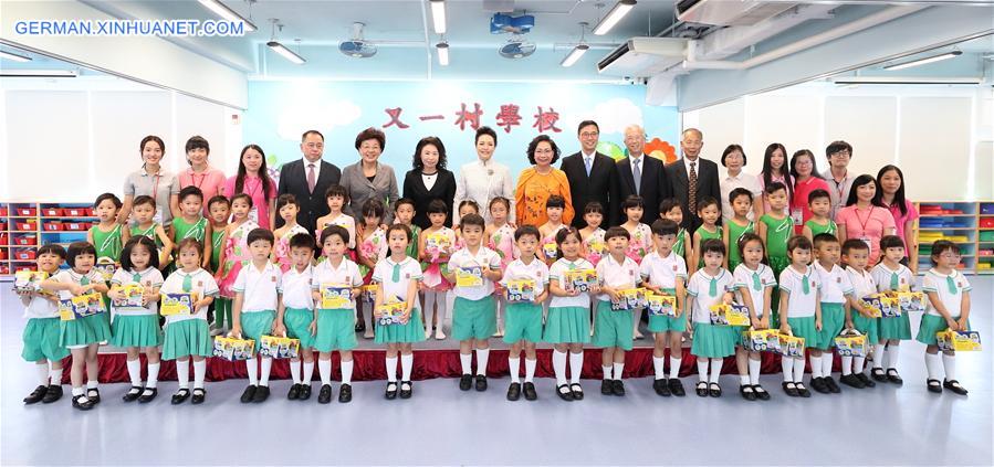 CHINA-HONG KONG-PENG LIYUAN-LOCAL SCHOOL-VISIT (CN)