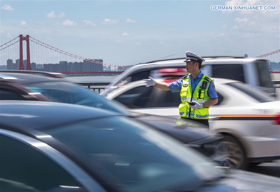 CHINA-WUHAN-TRAFFIC POLICE(CN)