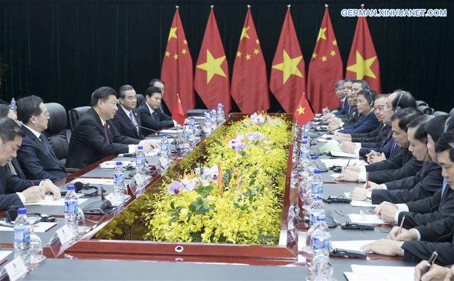 VIETNAM-CHINA-XI JINPING-NGUYEN XUAN PHUC-MEETING