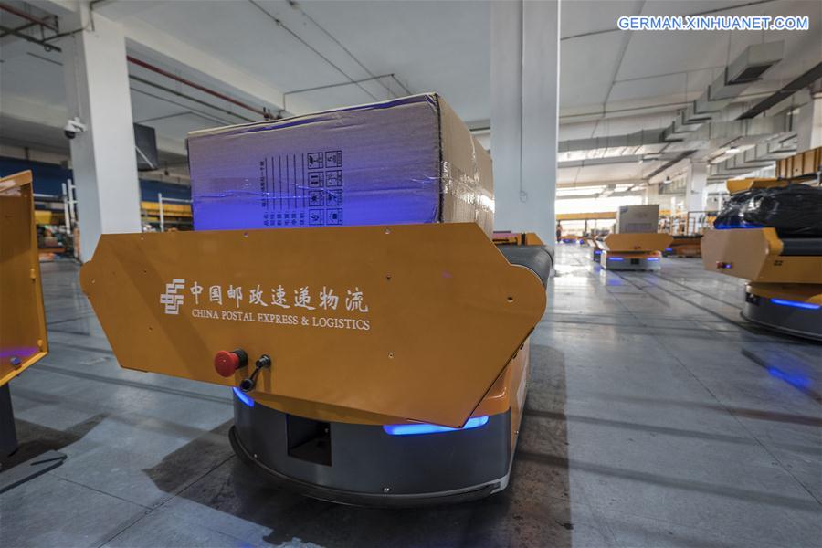 CHINA-WUHAN-ROBOT-DELIVERY (CN)