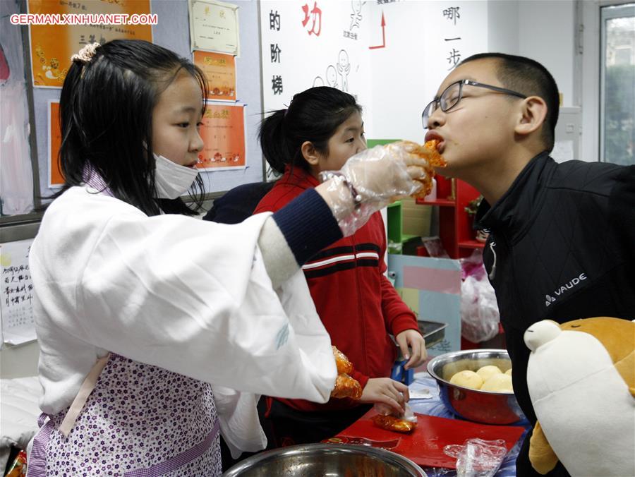 CHINA-BEIJING-SCHOOL-NEW YEAR CELEBRATIONS (CN)