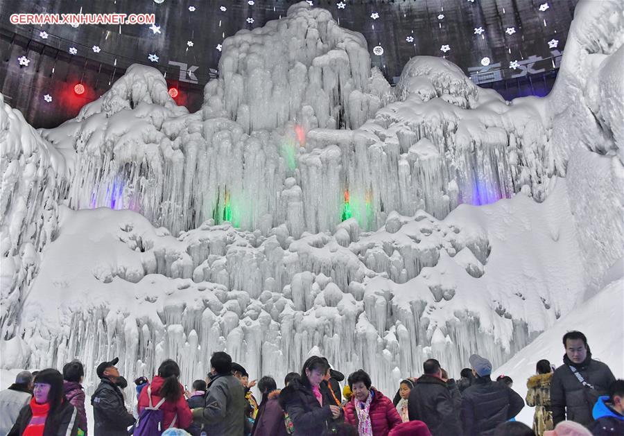 CHINA-BEIJING-ICE LANTERN FESTIVAL(CN)
