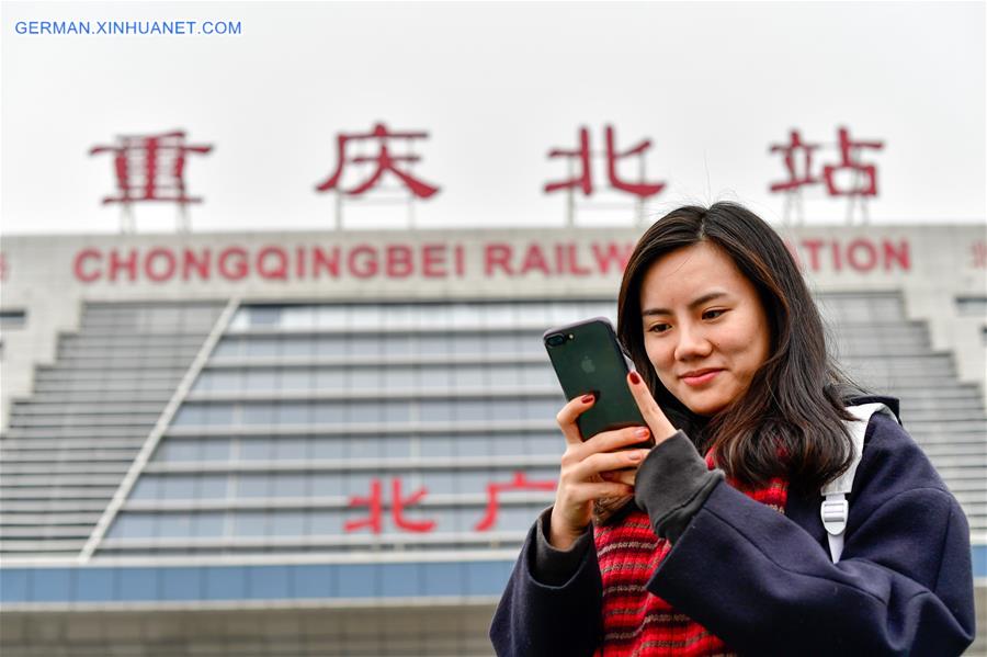 CHINA-CHONGQING-TRAVEL RUSH-SMART PHONE-RECORDING (CN)