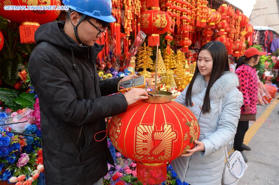 CHINA-SPRING FESTIVAL-PEOPLE AT WORK (CN)