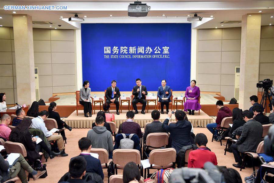 (TWO SESSIONS)CHINA-BEIJING-NPC-PRESS CONFERENCE-POVERTY ALLEVIATION (CN)