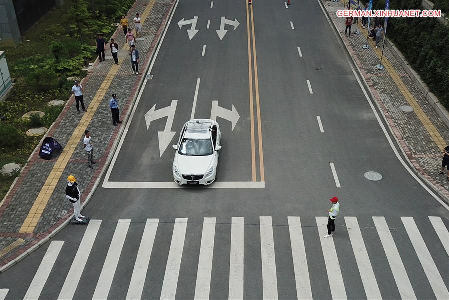 CHINA-GUIYANG-DRIVERLESS CAR-CHALLENGE (CN)