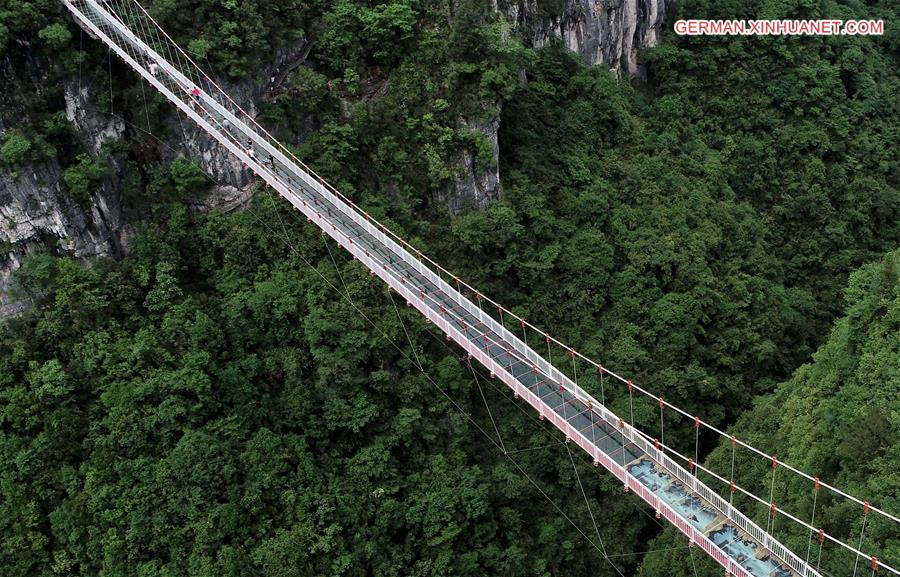 #CHINA-HUBEI-ENSHI-GLASS BOTTOM BRIDGE (CN)