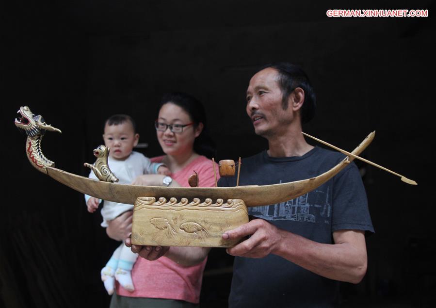 #CHINA-HUNAN-DRAGON BOAT BOW MAKING (CN)