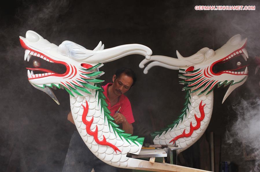 #CHINA-HUNAN-DRAGON BOAT BOW MAKING (CN)