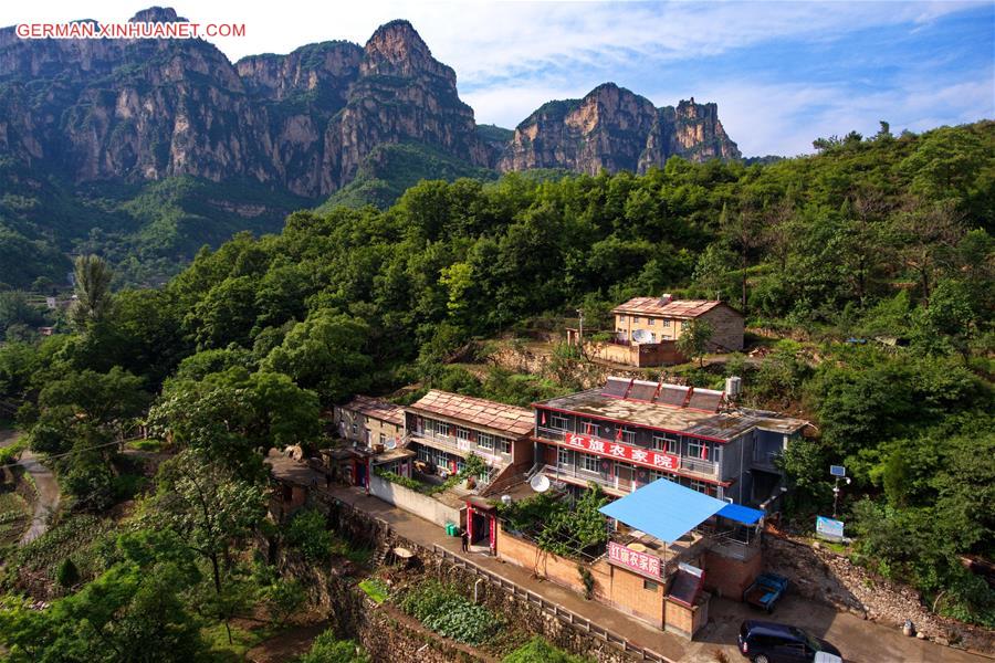 CHINA-SHANXI-SHENLONGWAN VILLAGE-CLIFF ROAD (CN)